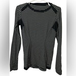Lululemon Base Runner Long Sleeve
Parallel Stripe Black White / Black